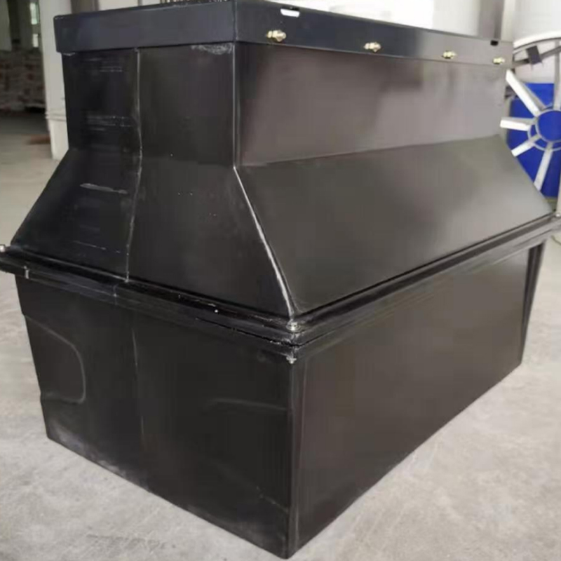 坚固的一体式 HDPE 燃油分配器集水坑,确保地下管道安全